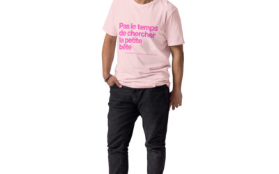 Pas le temps de chercher la petite bête (texte rose) – T-shirt unisexe en coton biologique